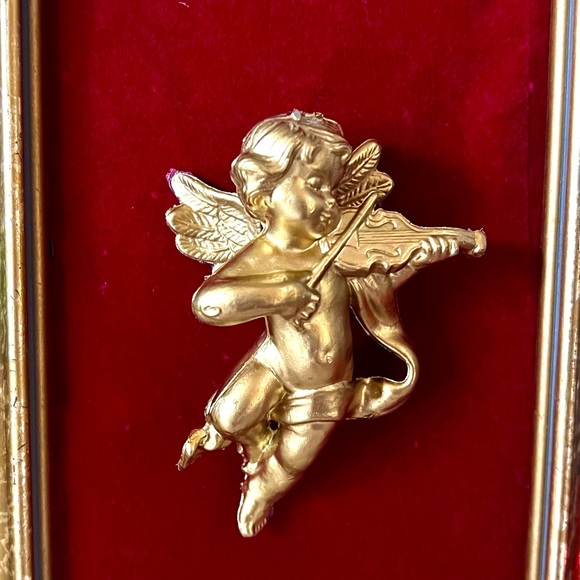 Vintage Red Velvet Framed Cherub - Picture 3 of 5